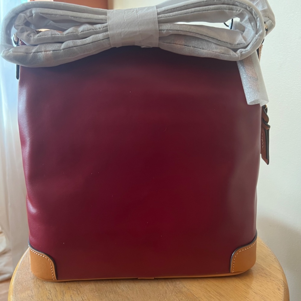 NEW! Dooney and Bourke Crossbody - Picture 2 of 3